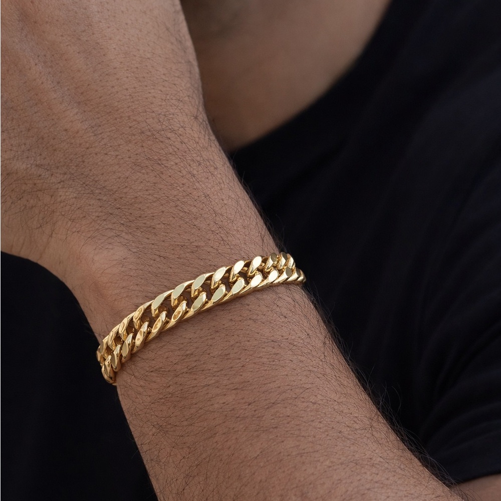 Luxurious Gold Chain Bracelet